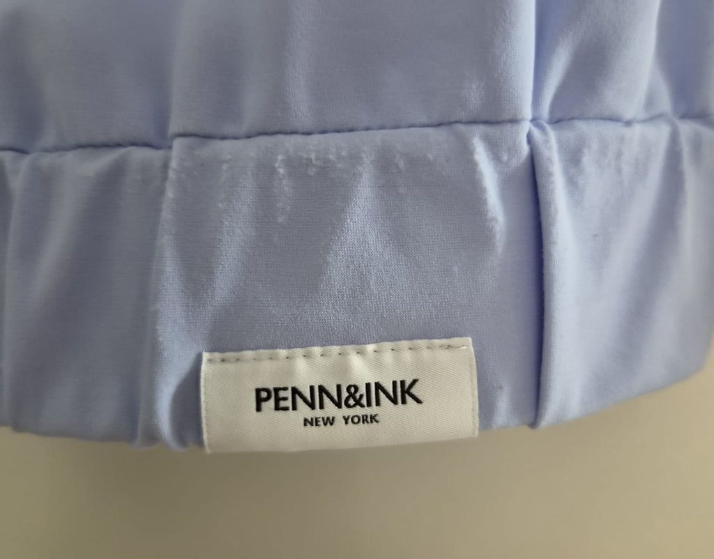 Top met korte mouw van Penn&Ink. Prachtige kleur ijsblauw. Mt S