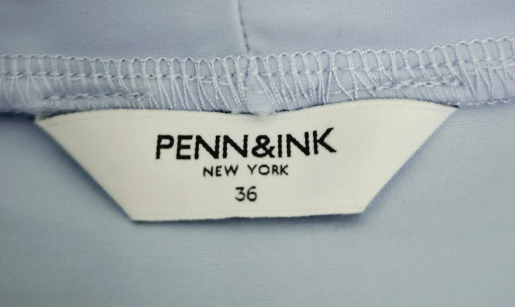 Top met korte mouw van Penn&Ink. Prachtige kleur ijsblauw. Mt S