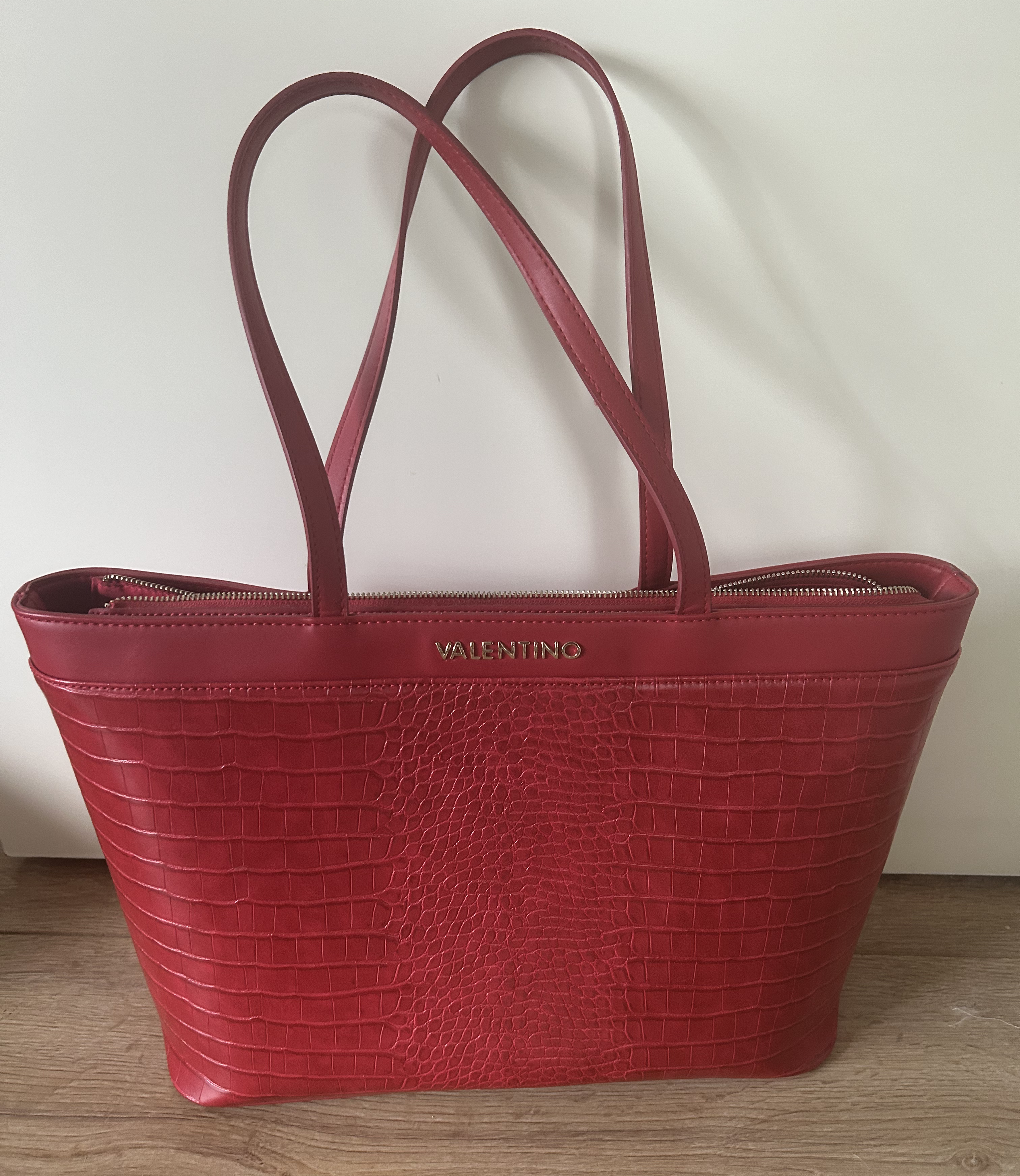 Nieuwe echt lederen Valentino shopper. Kleur is knalrood.