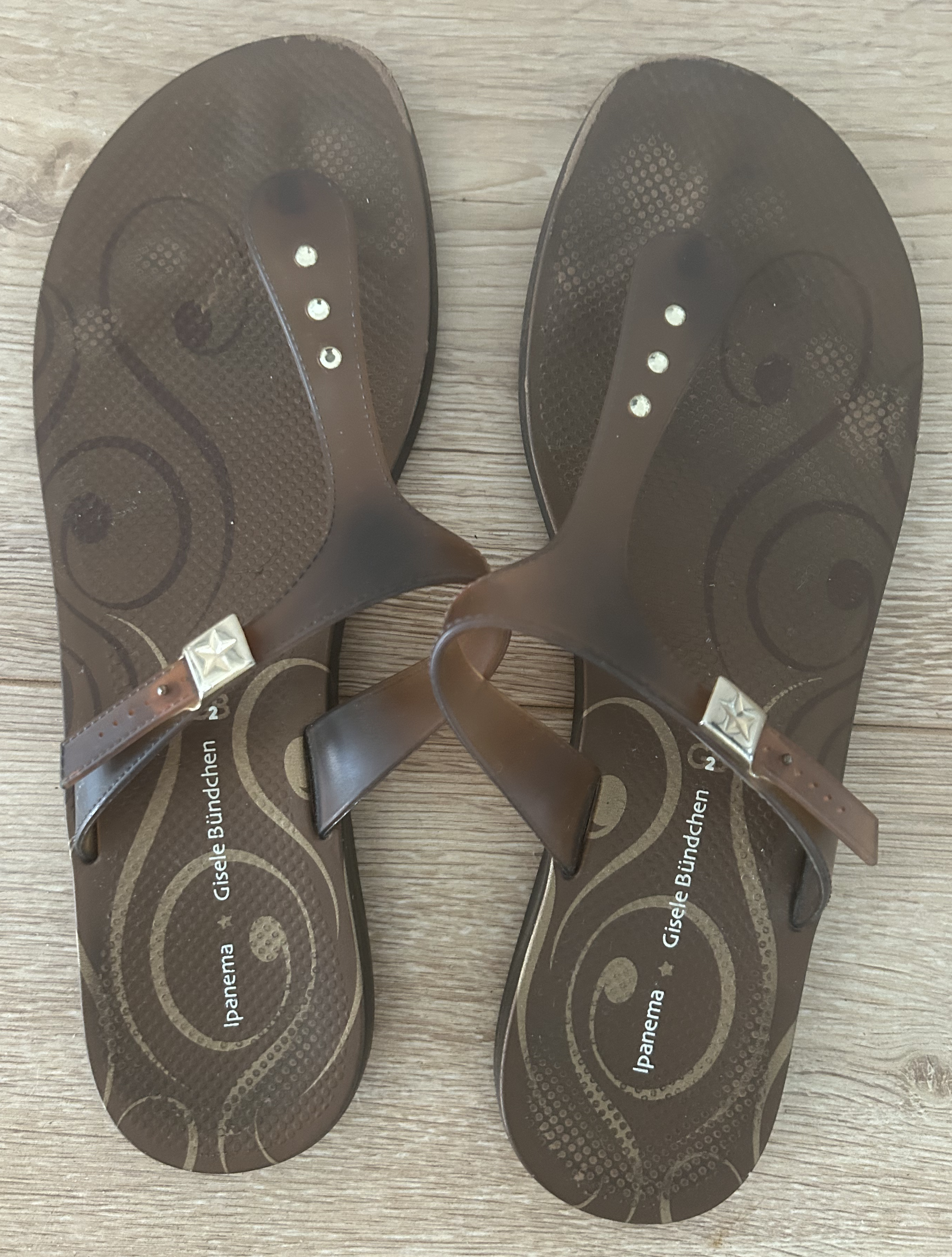 Slippers van Ipanema. Uitvoering Gisele Bündchen. Mt 39