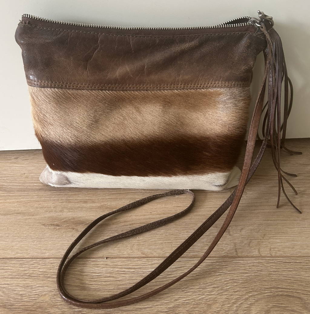Vintage echt lederen schoudertas met vacht in streepdesign. Kleur ; bruin