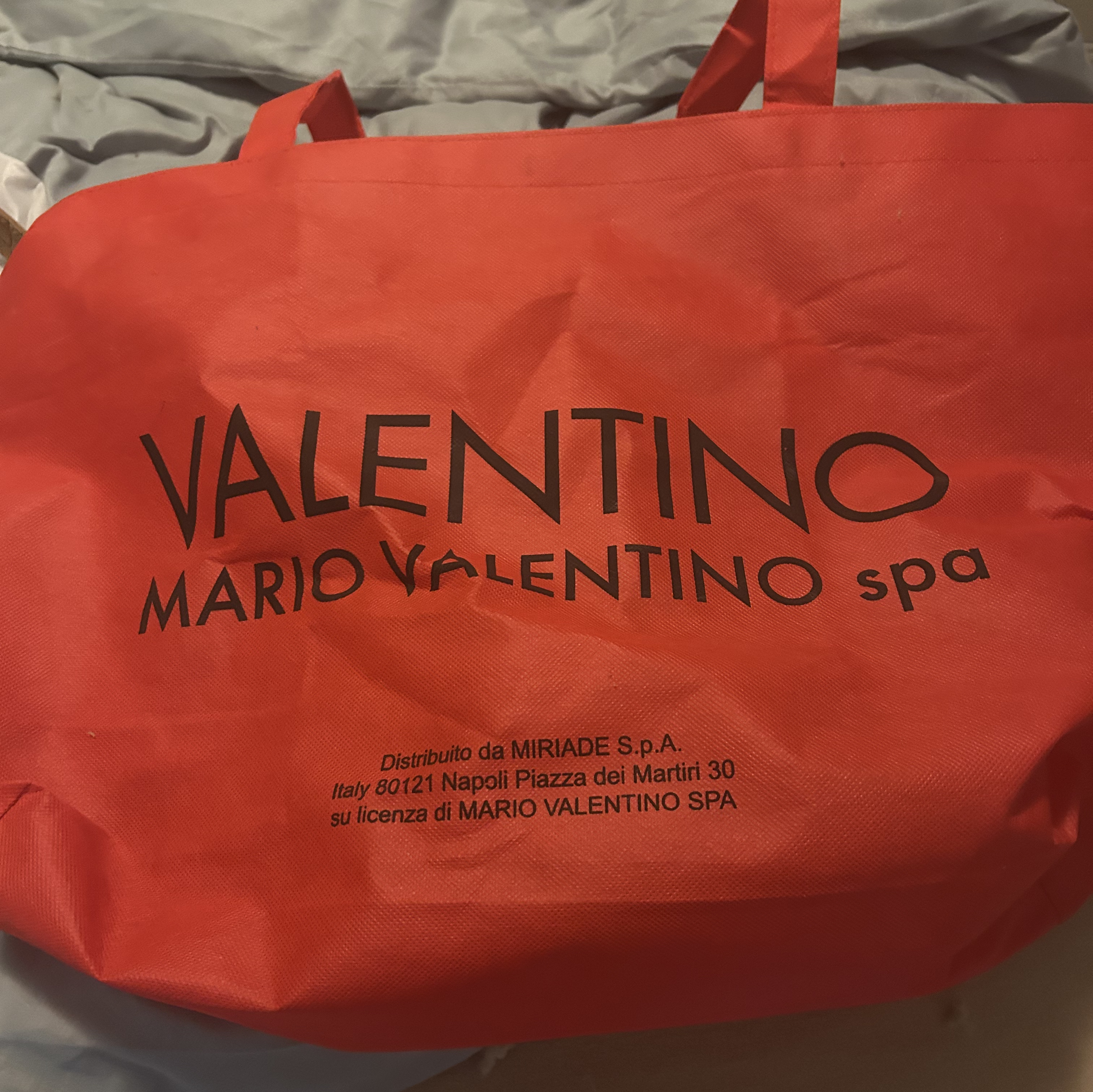 Nieuwe echt lederen Valentino shopper. Kleur is knalrood.