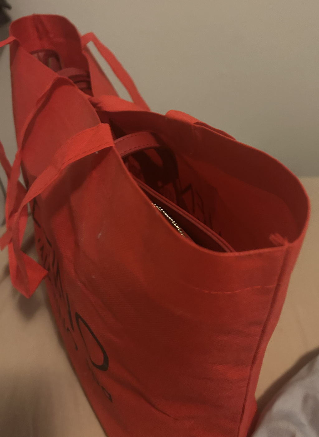 Nieuwe echt lederen Valentino shopper. Kleur is knalrood.